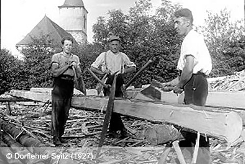 Männer bei der Holzarbeit 1927