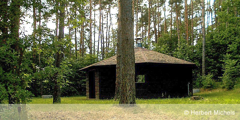 Demerather Schutzhütte im Wald