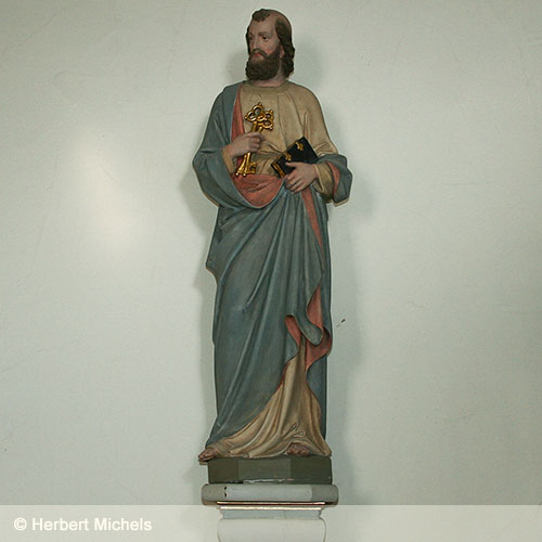 Figur des Heiligen Petrus mit Schlüsseln und Buch