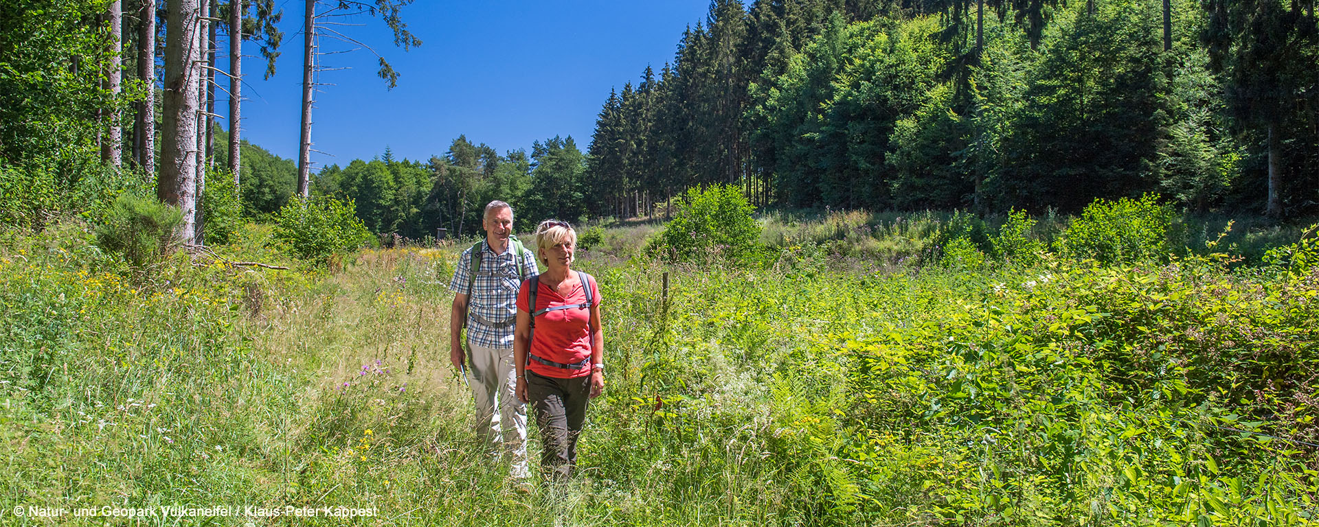 Wanderer im Naturschutzgebiet in Demerath