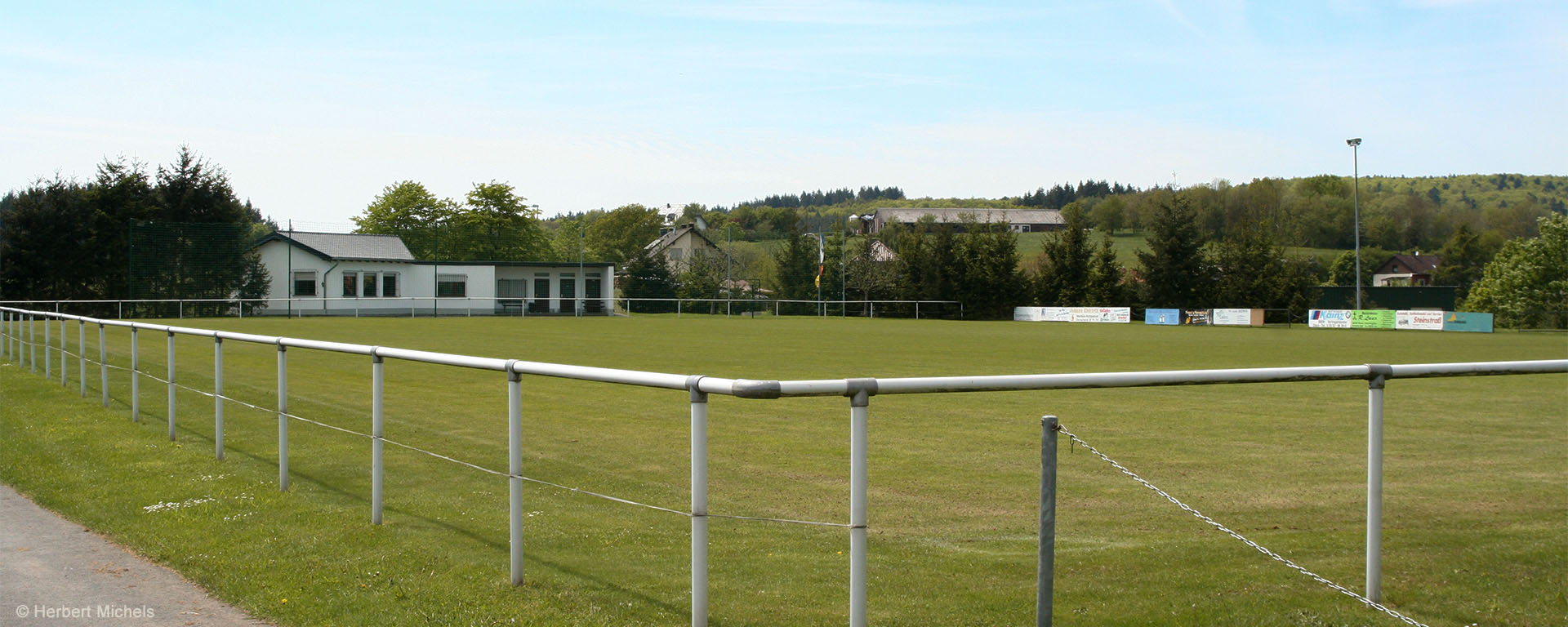 Demerather Sportplatz mit Vereinsheim