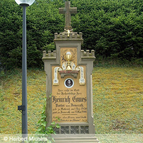 Reich verzierter Grabstein des Pfarrer Heinrich Comes